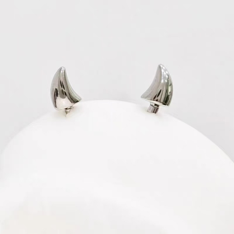 ต่างหูเจาะหูรูปเขาปีศาจสุดน่าร - Men Accessories Sale บทวิจารณ์และราคา